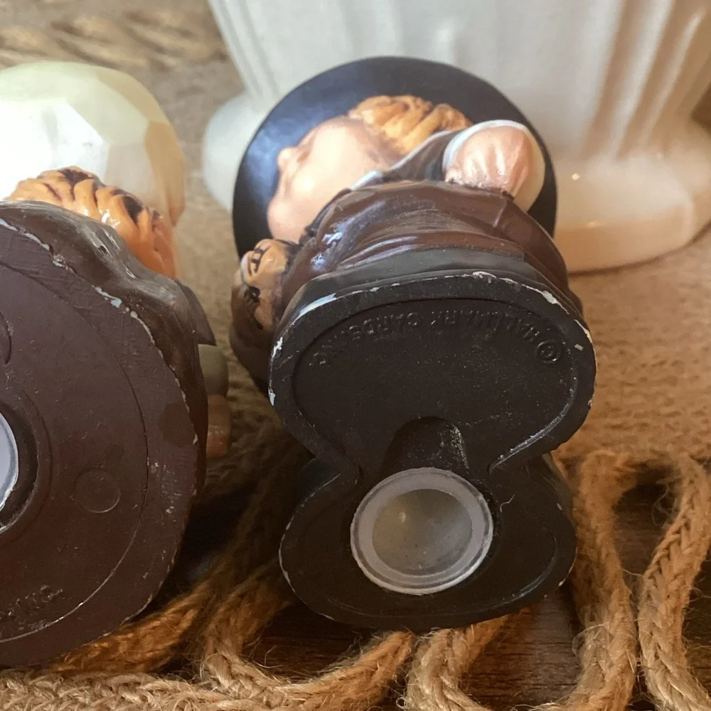 Vintage Hallmark Pilgrim Salt & Pepper Shakers Resin‎